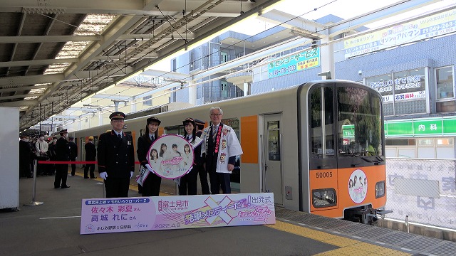 富士見市市制施行５０周年を記念して、東武東上線３駅の発車メロディーをももいろクローバーZの楽曲に変更！ももクロメンバーのヘッドマーク掲出列車も運行中！