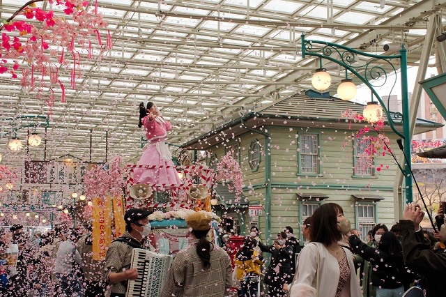 西武園ゆうえんちで「桜まみれフェス」を開催中！2023年5月7日日曜日まで