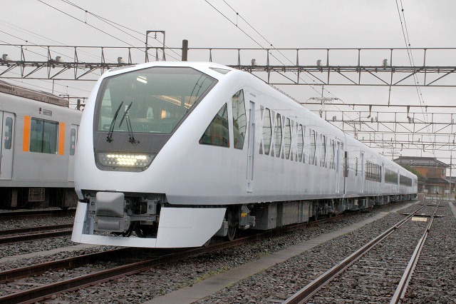 東武鉄道の新型特急車両スペーシア Xをお披露目